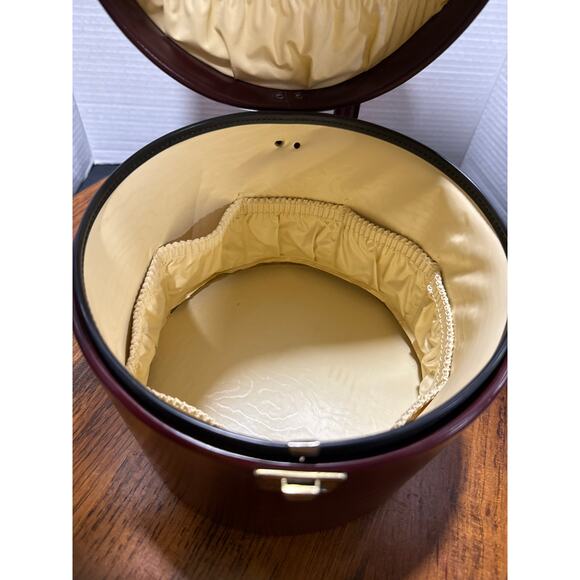 Vintage Mid Century Round Cosmetic Bag. - Picture 5 of 6